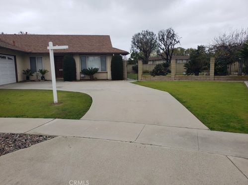 18301 Los Canarios St, Santa Ana, CA 92708-6852