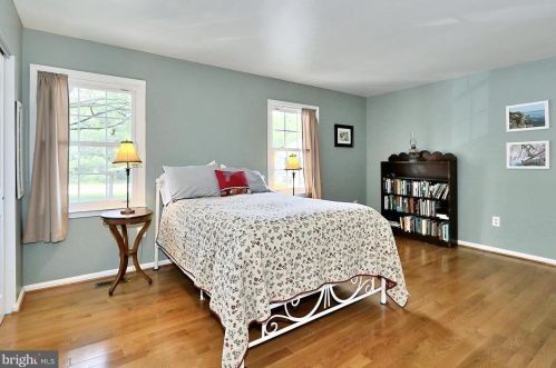 9271 Sprucewood Rd, Springfield VA  22015-3559 exterior