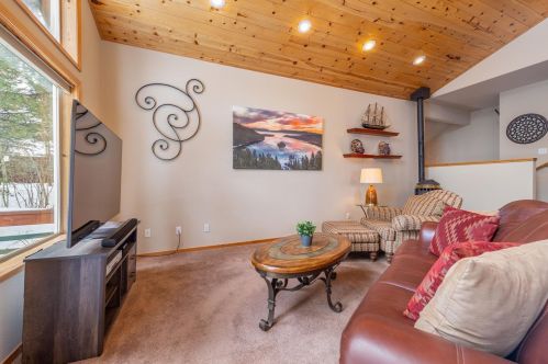 14236 Wolfgang Rd, Truckee CA  96161-6903 exterior