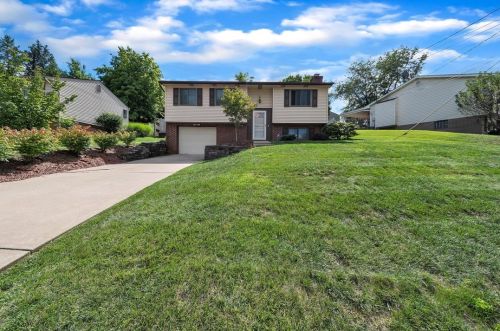 300 Florida Dr, Noblestown, PA 15071-9427
