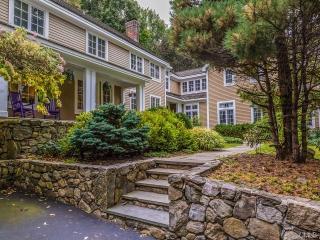 35 Heritage Ln, Weston, CT 06883-2204