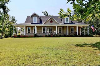 132 Chestnut Point Dr, Hardy, VA 24101-3110