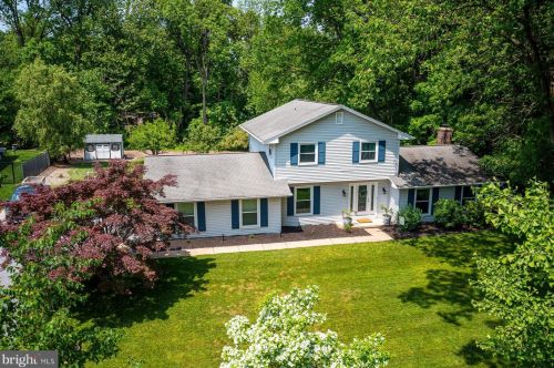 947 Woodridge Blvd, Lancaster, PA 17601-2266