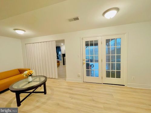 3661 La Harve Pl, Woodbridge VA  22192-8406 exterior