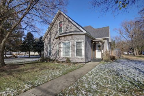 406 5th St, Ivesdale, IL 61851-4200