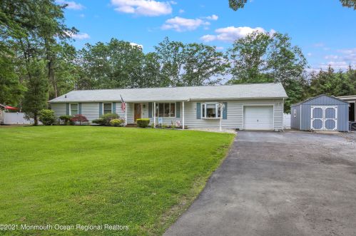 10 Berwyn Ln, Jackson Twp, NJ 08527-5330