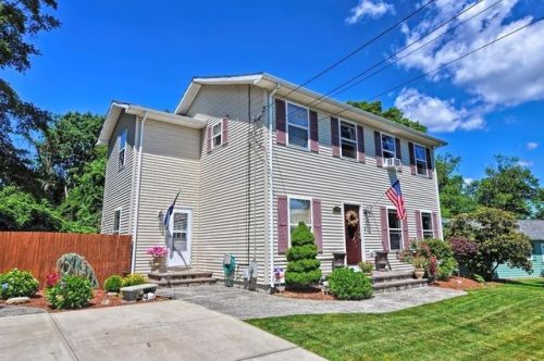 18 Overhill Rd, Warren, RI 02885-2903