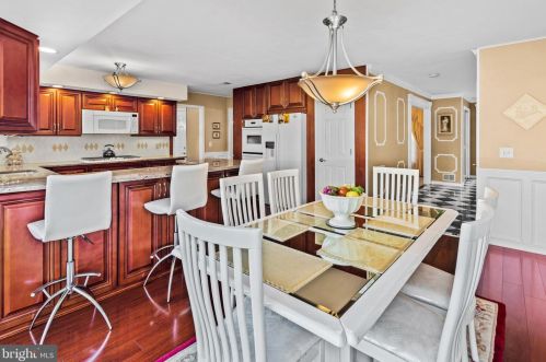 16 Ronit Dr, Trenton NJ 08628-2225 exterior