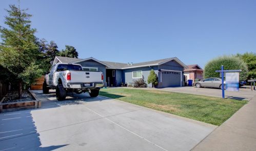 220 Tuolumne Rd, Turlock, CA 95382-1428