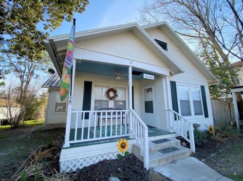 17 Obryant St, Bellvue TX  77418-2255 exterior