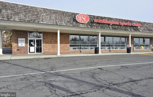 9270 Sprucewood Rd, Springfield VA  22015-3559 exterior