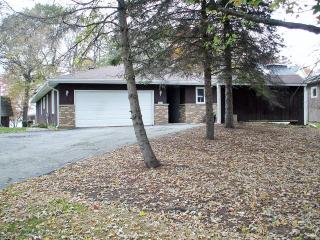 41253 Bayside Dr, Antioch, IL 60002-8894