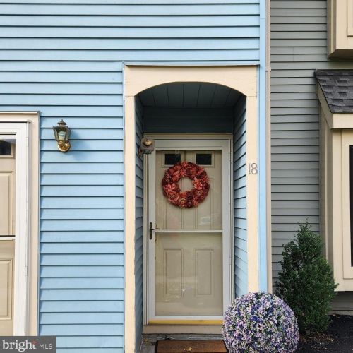 18 Wyndham Pl, Trenton NJ  08691-3121 exterior