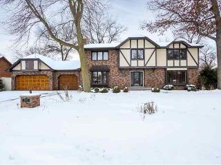 5979 Highview Pl, Saint Paul, MN 55126-8485