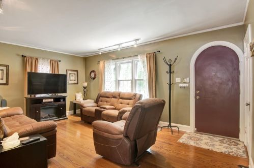 305 Gregory Ave, Hammond, IN 46321-1013