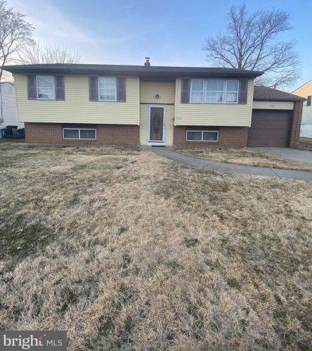 321 Chester Ave, Gloucester, NJ 08031-2705