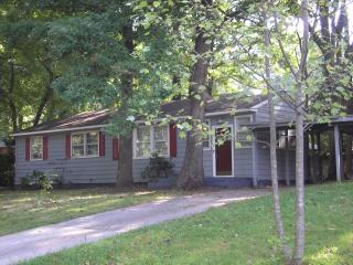 3216 Pinecrest Dr, Raleigh NC  27609-7437 exterior