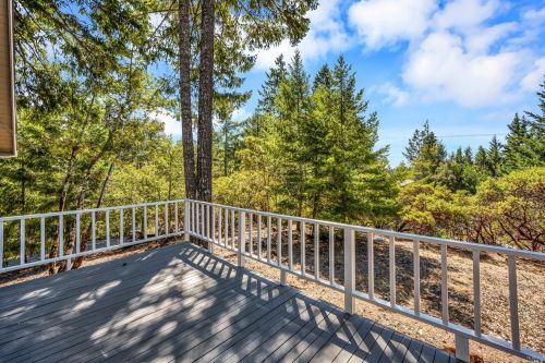 24820 Clover Cir, Willits, CA 95490-9581