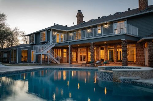 2817 Country Vly Rd, Garland TX  75041-2130 exterior