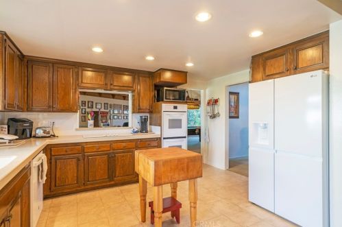 1640 Carnelian St, Anaheim CA  92802-2416 exterior