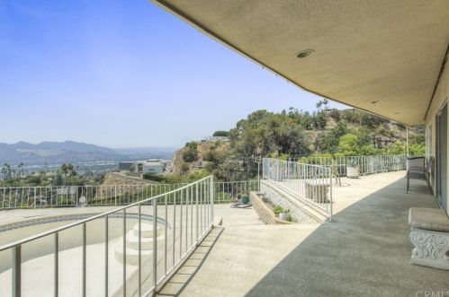 1660 Cielito Dr, Glendale CA  91207-1022 exterior
