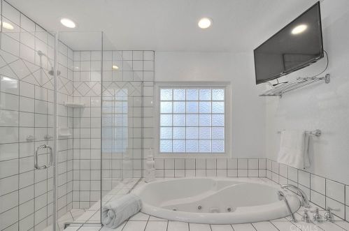 8582 Running Gait Ln, Riverside CA  92509-5106 exterior