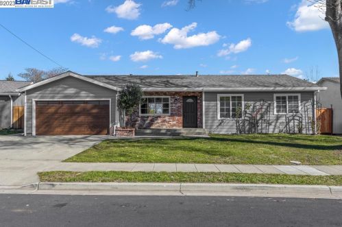 8613 Deervale Rd, Pleasanton, CA 94568-1000