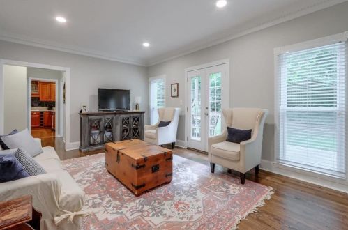 430 Lost Forest Ct, Atlanta GA  30328-2101 exterior