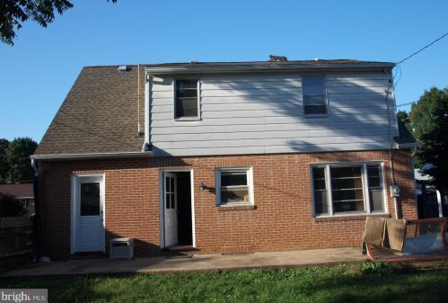 1924 White St, York, PA 17404-5236