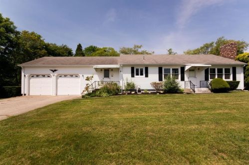 5 Roseland Dr, Tiverton, RI 02878-3513