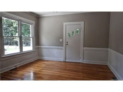 13 Black St, Lowell, NC 28098-1265
