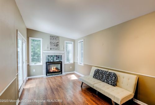 198 Parkview Ter, Lincroft, NJ 07738-1365