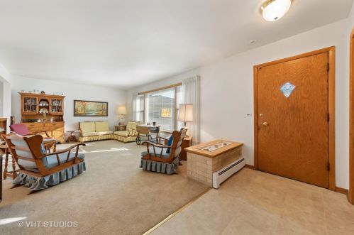 1916 Tures Ln, Des Plaines, IL 60018-2012