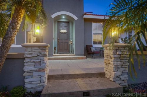 5057 Bella Collina St, Oceanside CA  92056-1924 exterior