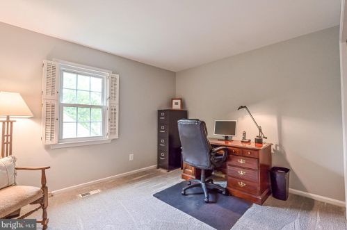 9010 Parliament Dr, Springfield VA  22015-2152 exterior