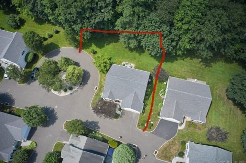 40 Village Ct, Wilton CT  06897-4545 exterior
