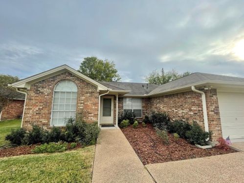 2700 Allen Ridge Dr, Bryan, TX 77802-1768