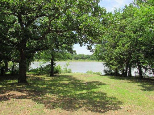 207 Wilson Rd, Valley View, TX 76272-9703