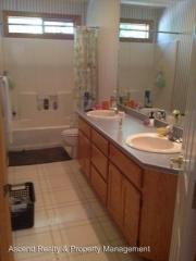 17527 Country Dr, Portland OR  97229-3384 exterior