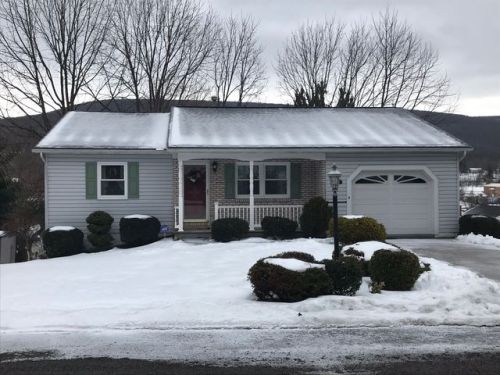 419 Logan Pl, Altoona, PA 16602-5105