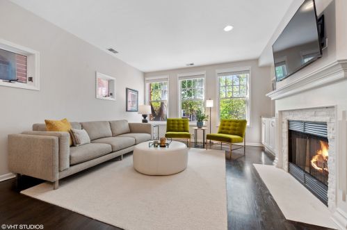 1414 Byron St, Chicago, IL 60613-2882