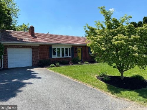 30 Petersburg Rd, Lancaster, PA 17601-3300