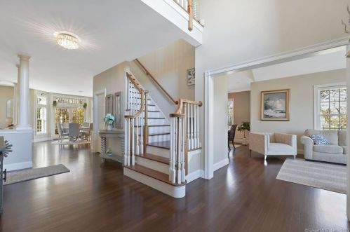 42 Vintage Ln, Wapping CT  06074-1616 exterior