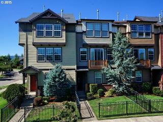 3701 Oak Grove St, Newberg, OR 97132-7472