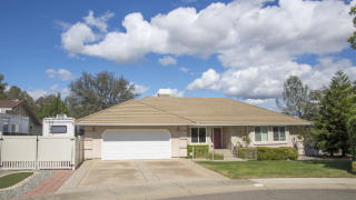866 Dawson Ct, Redding, CA 96003-2242