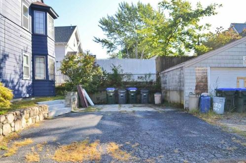 80 Cactus St, Providence, RI 02905-1355