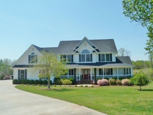 1409 Falcons Dr, Walhalla, SC 29691-3616