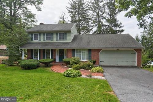 1020 Woodridge Blvd, Lancaster, PA 17601-2251