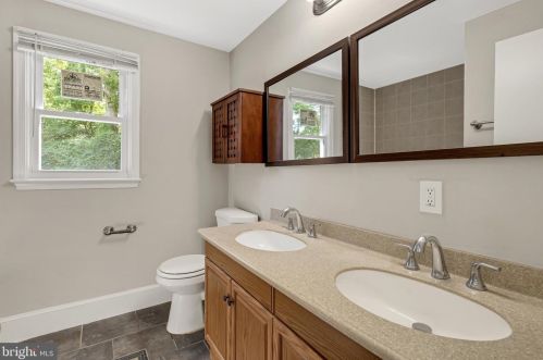 8902 Albert Stewart Ln, Silver Spring MD 20910-1949 exterior