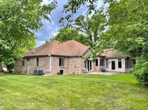 702 Wood Creek Dr, Antioch, IL 60002-3100